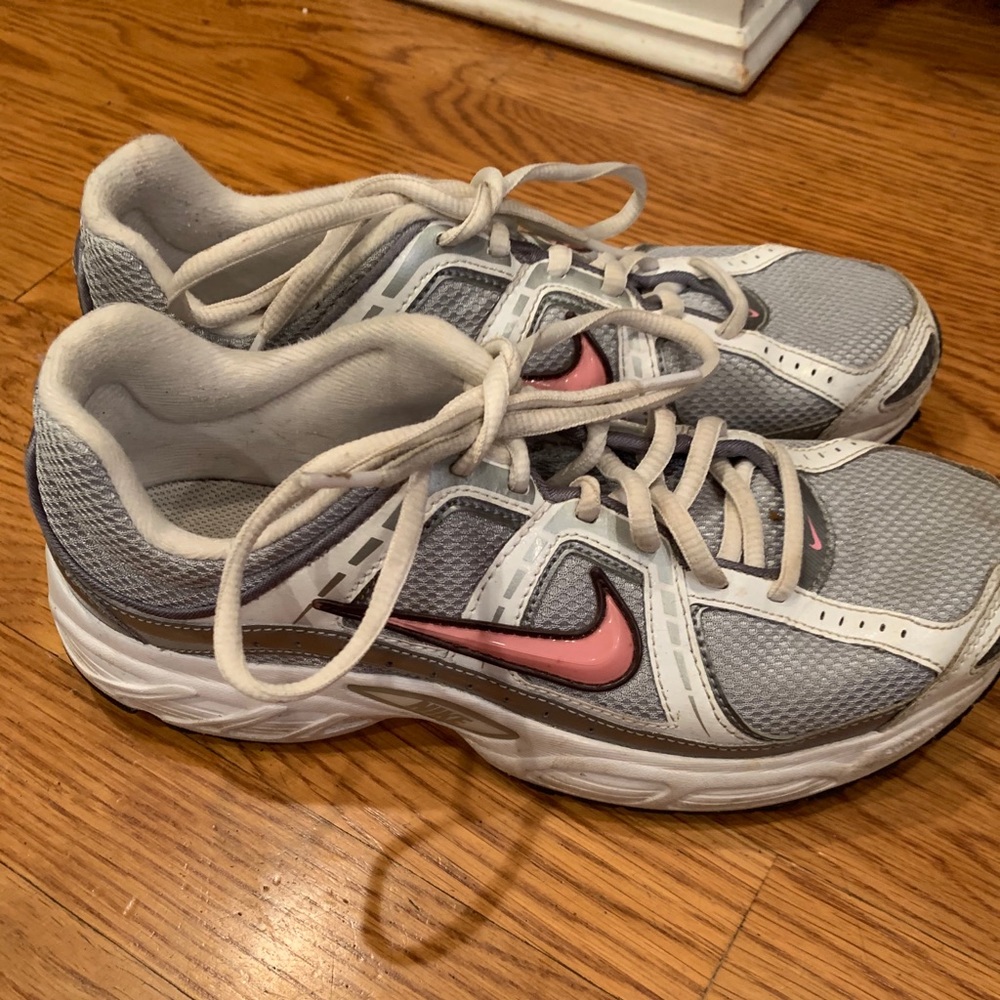 Nike Women's White Sneakers Size 8.5